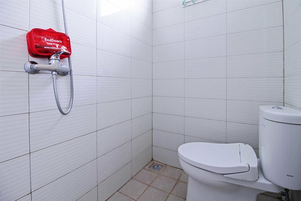 Reddoorz @ Karet Pedurenan 2 Джакарта Экстерьер фото