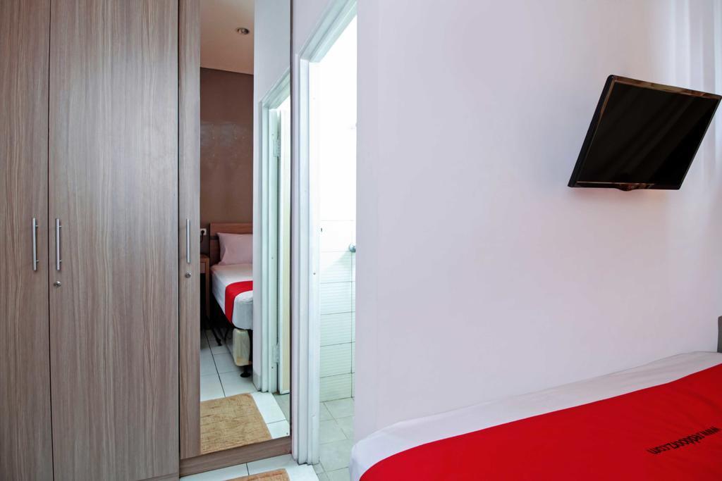 Reddoorz @ Karet Pedurenan 2 Джакарта Экстерьер фото