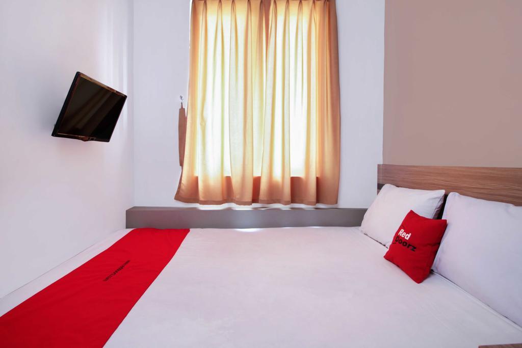 Reddoorz @ Karet Pedurenan 2 Джакарта Экстерьер фото