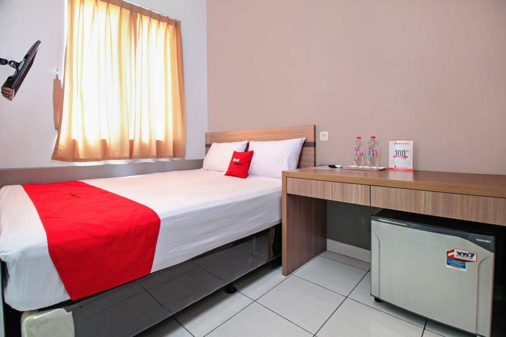 Reddoorz @ Karet Pedurenan 2 Джакарта Экстерьер фото